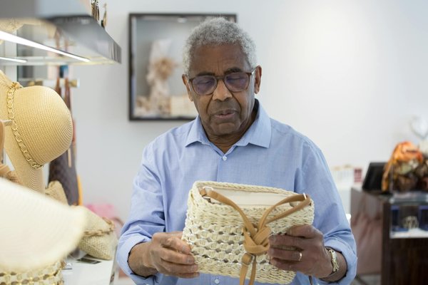 Quels soins spécifiques adopter pour réduire les cernes violettes sous les yeux ?